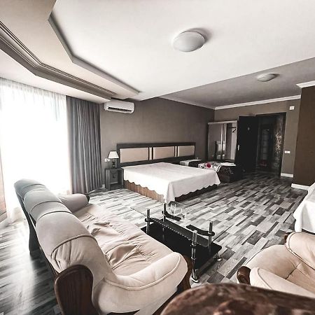 Discovery Hotel Кутаиси Экстерьер фото