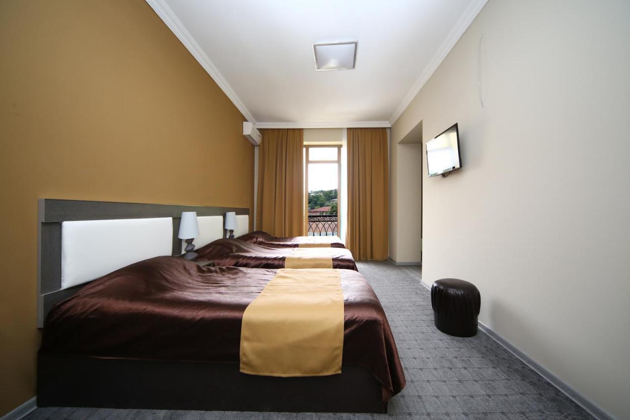 Discovery Hotel Кутаиси Экстерьер фото