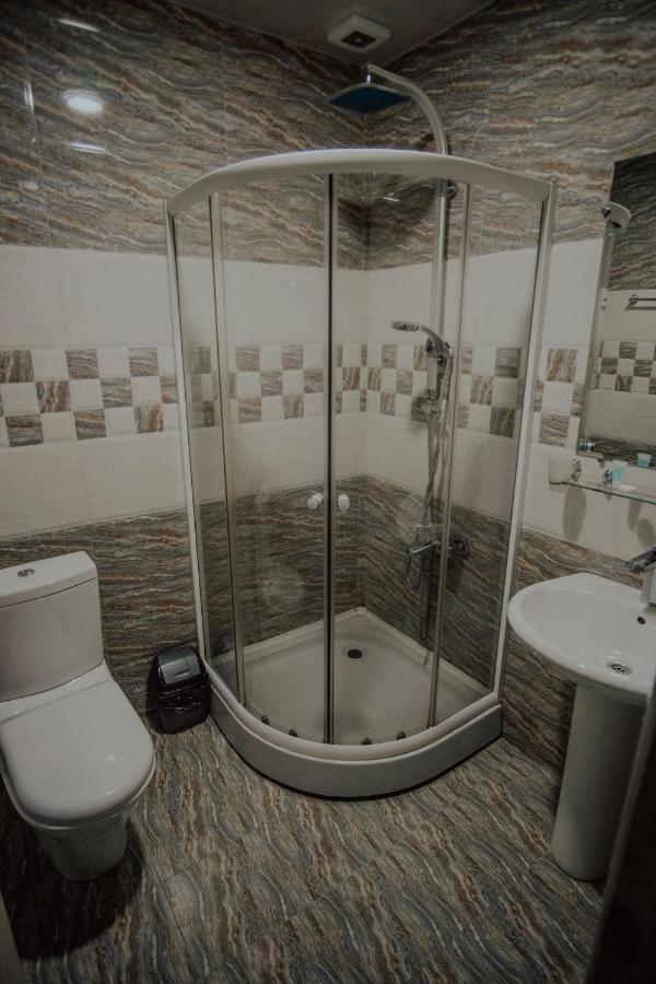Discovery Hotel Кутаиси Экстерьер фото